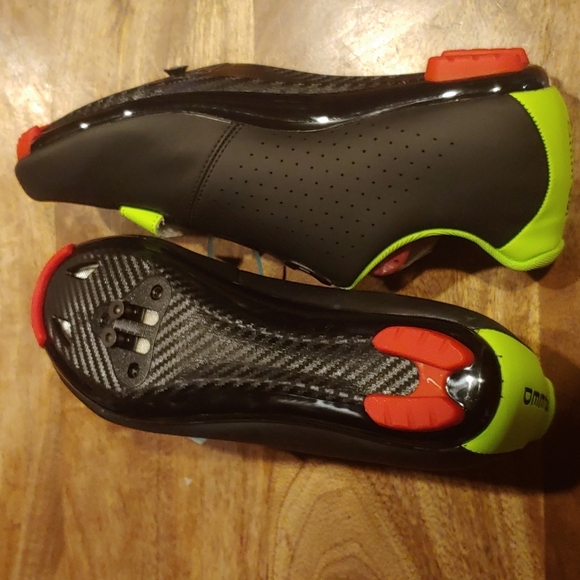 Athletic_Shoes